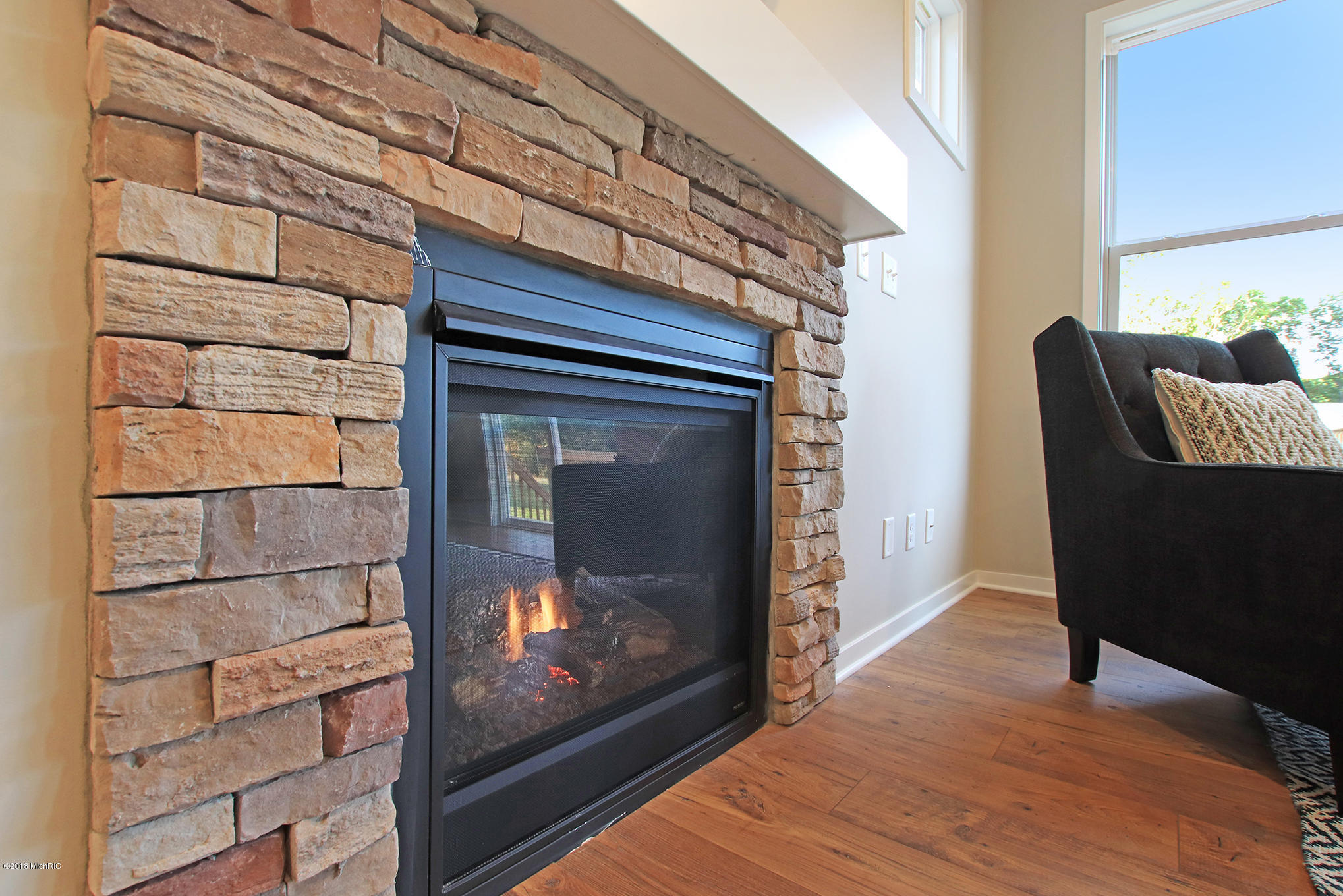 597 Lazy Oak Trail 42 Holland MI Century 21 White o