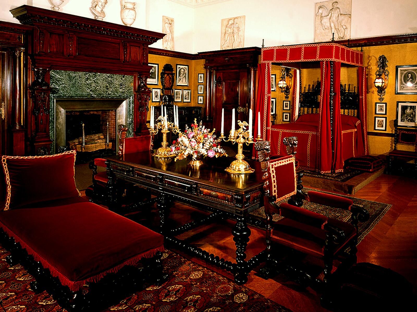 house biltmore estate interiors 13 2f gw vanderbilts bedroom 0db09b9ca16ea99bd0043de a4