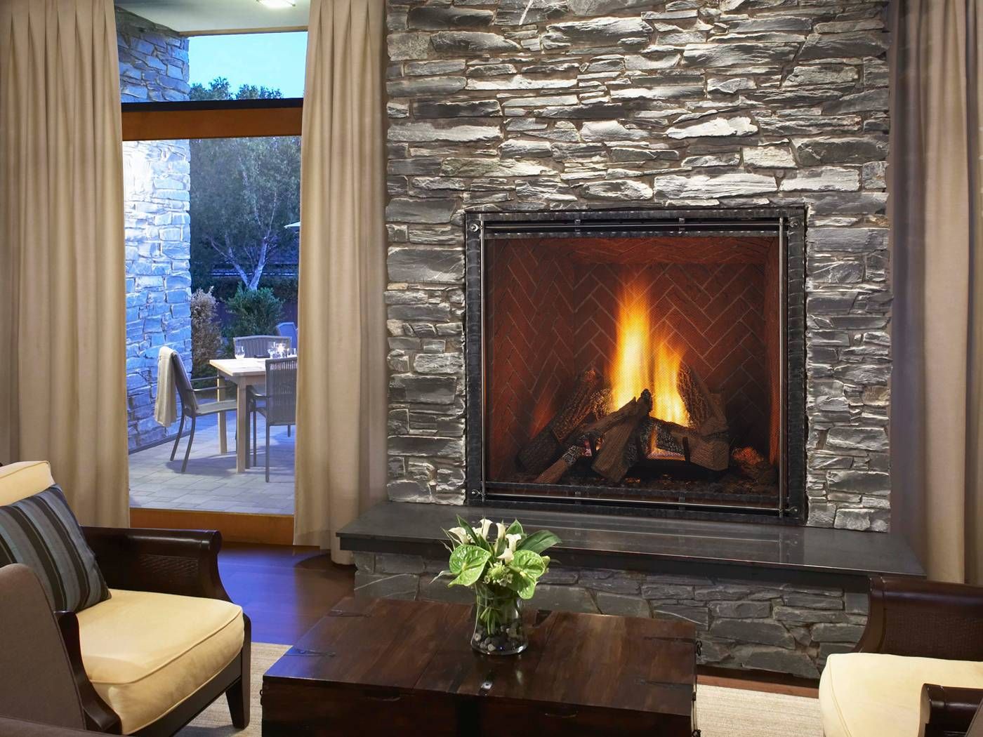 TRUE Fireplace by Heat N Glo Huge fire box for maximum 0d4d10e6f657bf4ad256e7880fba10af