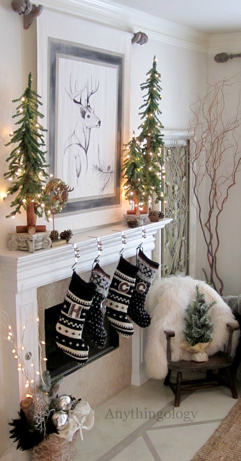 Fireplace ornaments Luxury 53 Wonderfully Modern Christmas Decorated Living Rooms