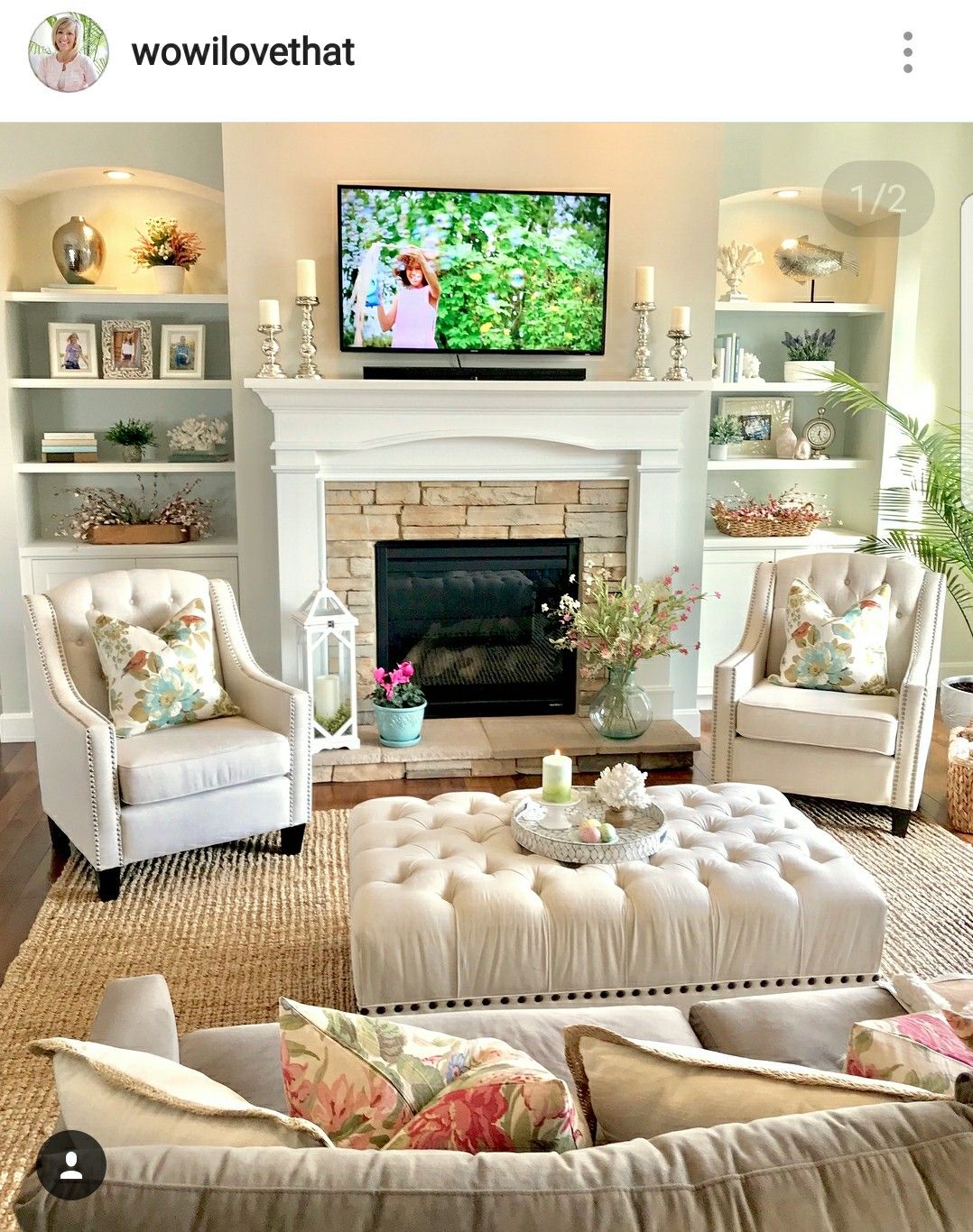 I love the neutral walls and furniture with pops of color in d7b32c8e54a3eb3ba8b351d7962