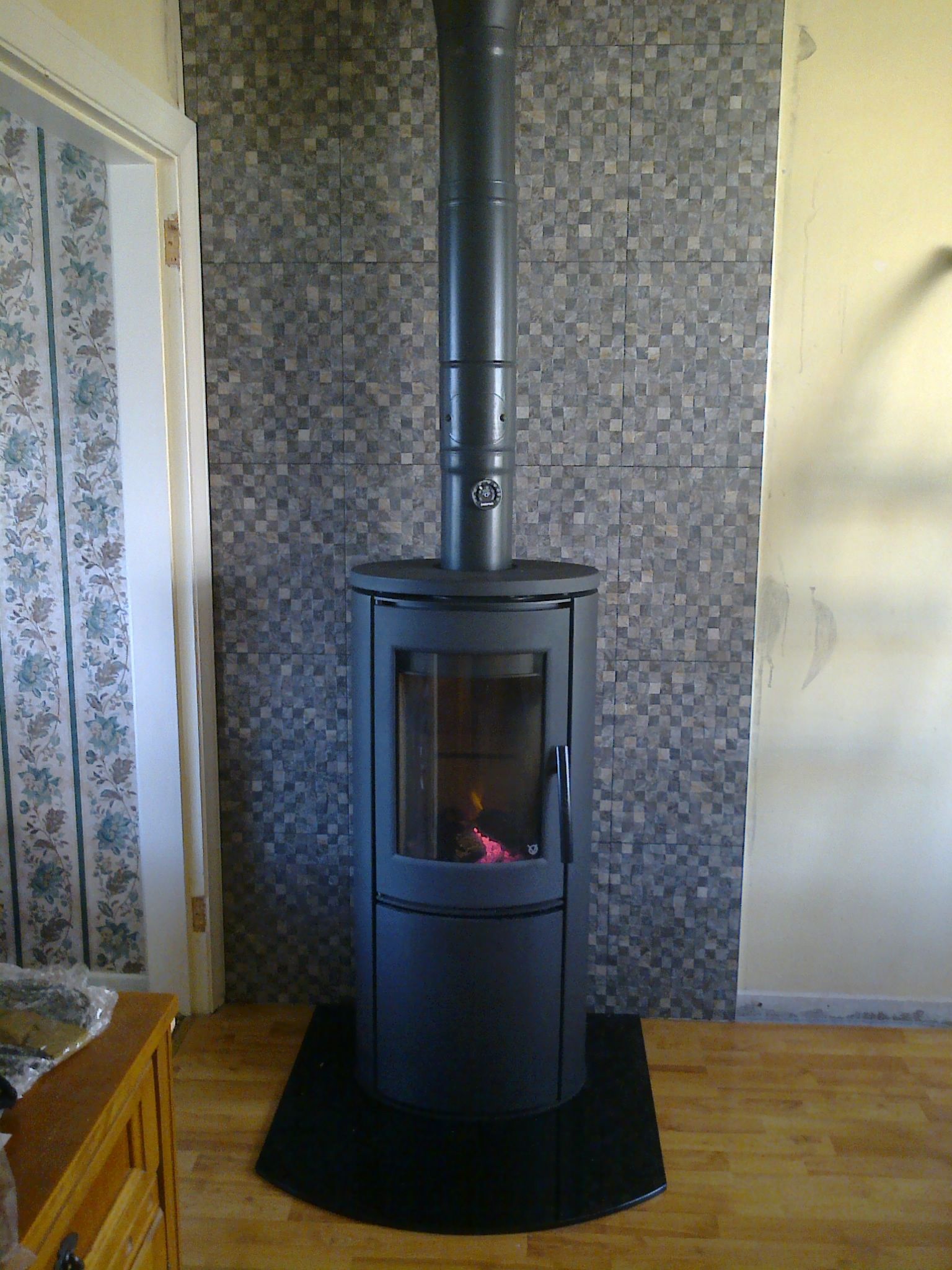 Varde Aura 1 Wood Burning Stove with Black Plate Glass de2d2743b7c6ed3cedbd a7