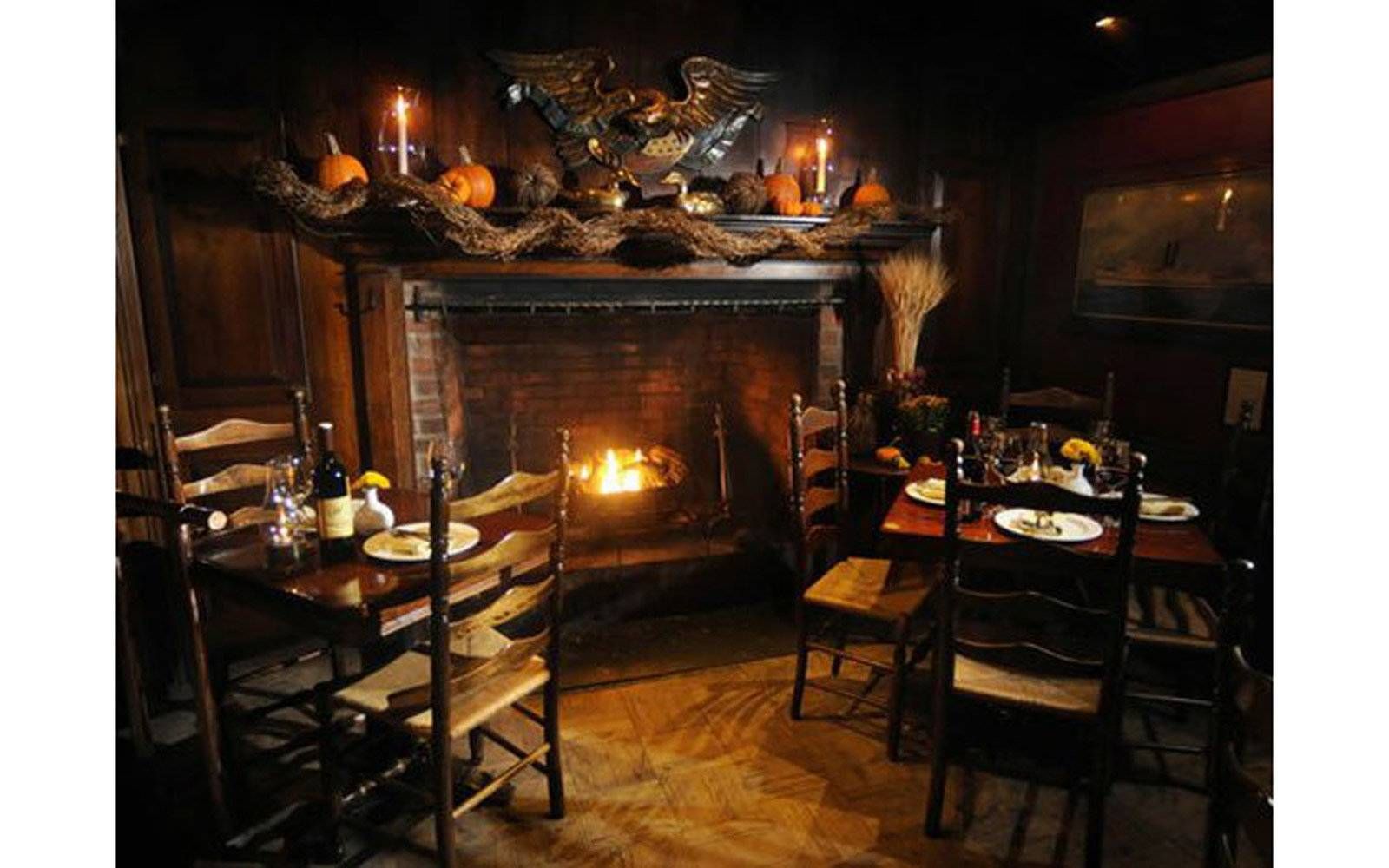 Where to Find the Coziest Restaurant in Every State 110de7f7bdeadeb4bf9d52e7c3f7ee98