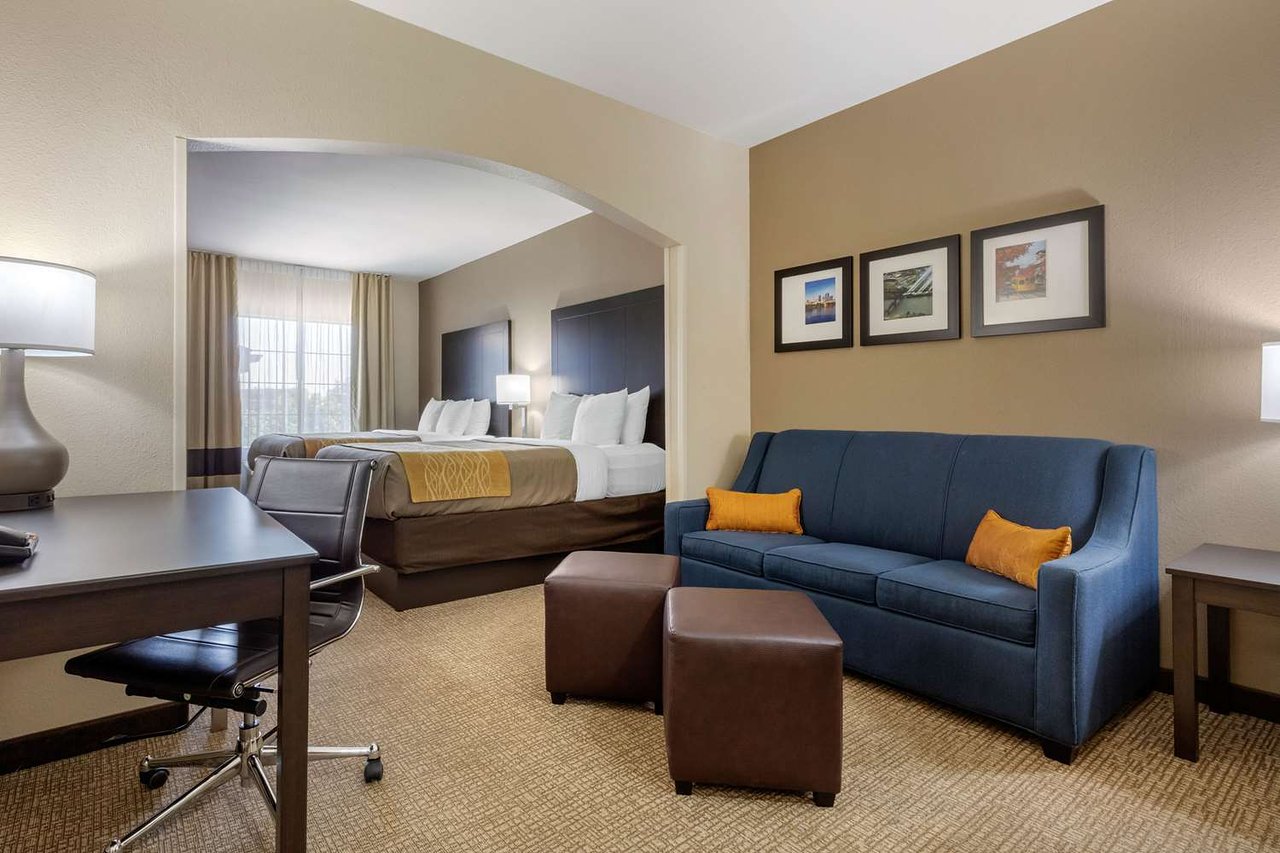 Quite possibly the most fortable beds we have ever slept suite with queen bed