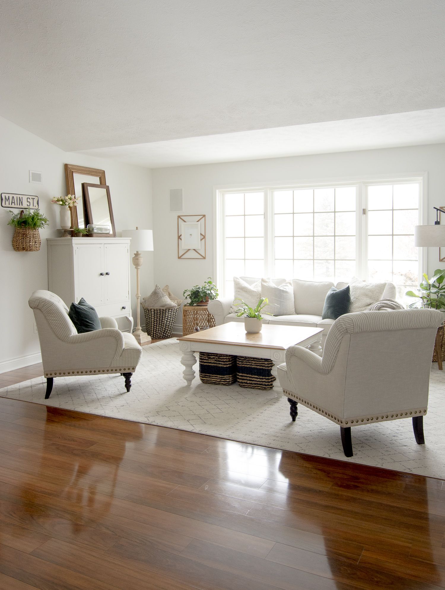 Farmhouse Living Room Furniture Layout 0dfaafb1c9c148a731bb040b12b