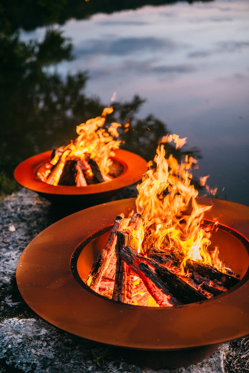 Saturn and Magnum on fire lake shot