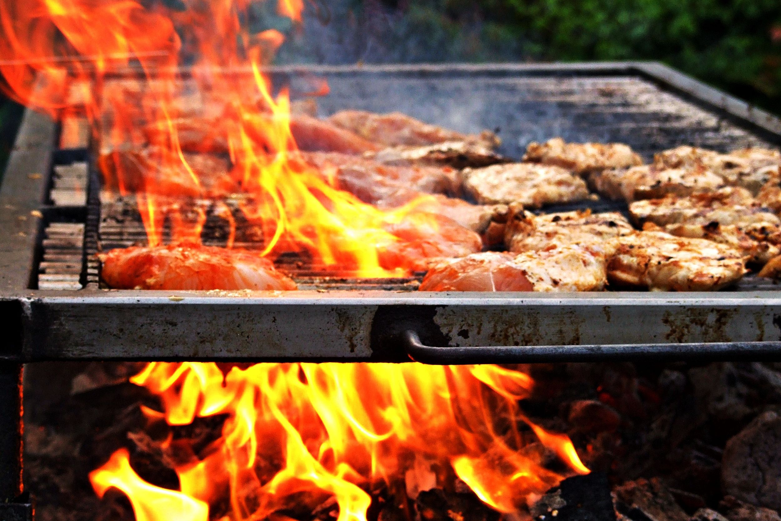 How to Prevent and Control Grilling Flare ups grillflareup2500 5b3c39a746e0fb0037a95c74