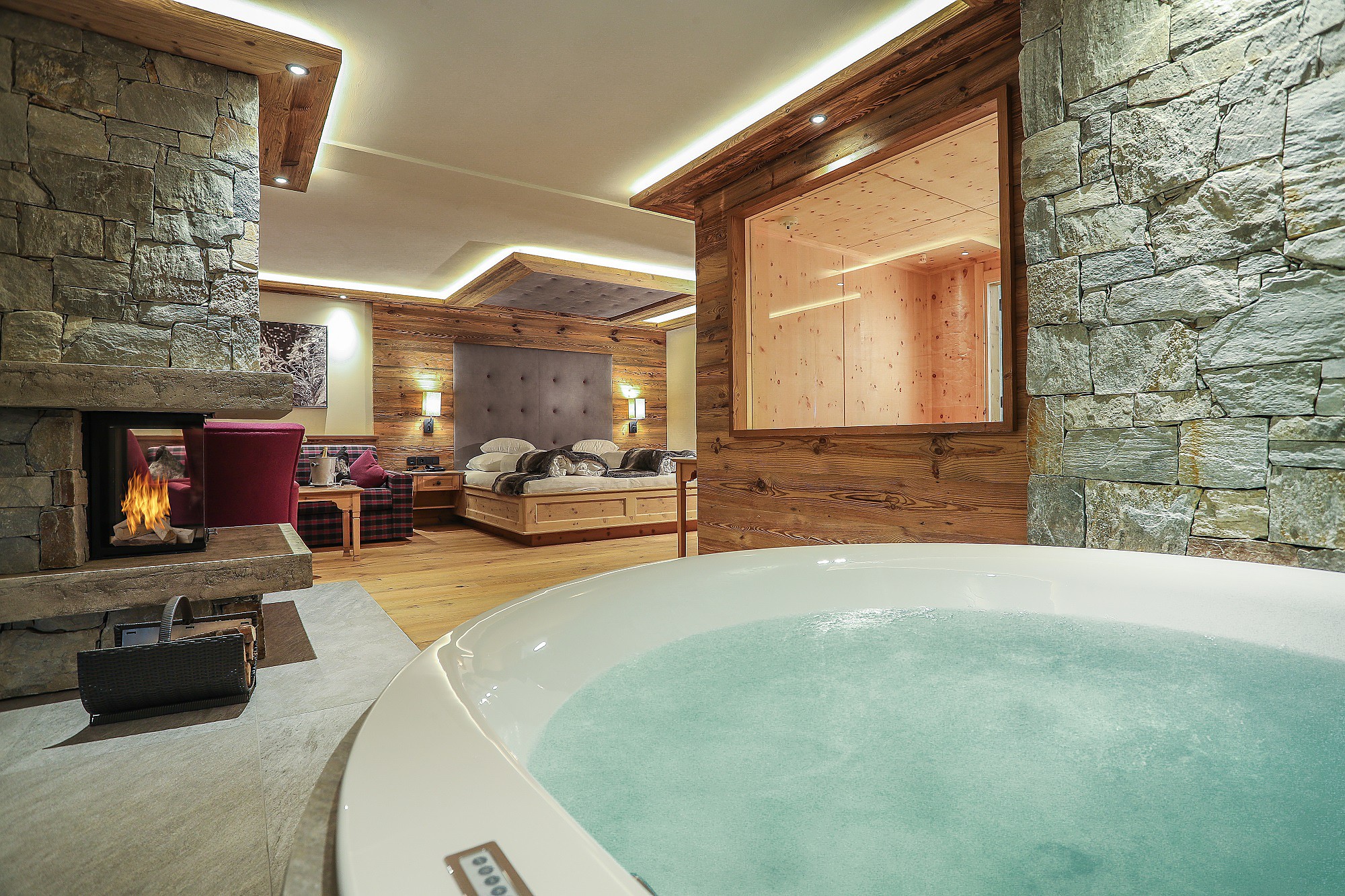 Hotels with Fireplace and Jacuzzi Elegant Ausstattung Verwöhnhotel Kristall Karwendel Bergbahn