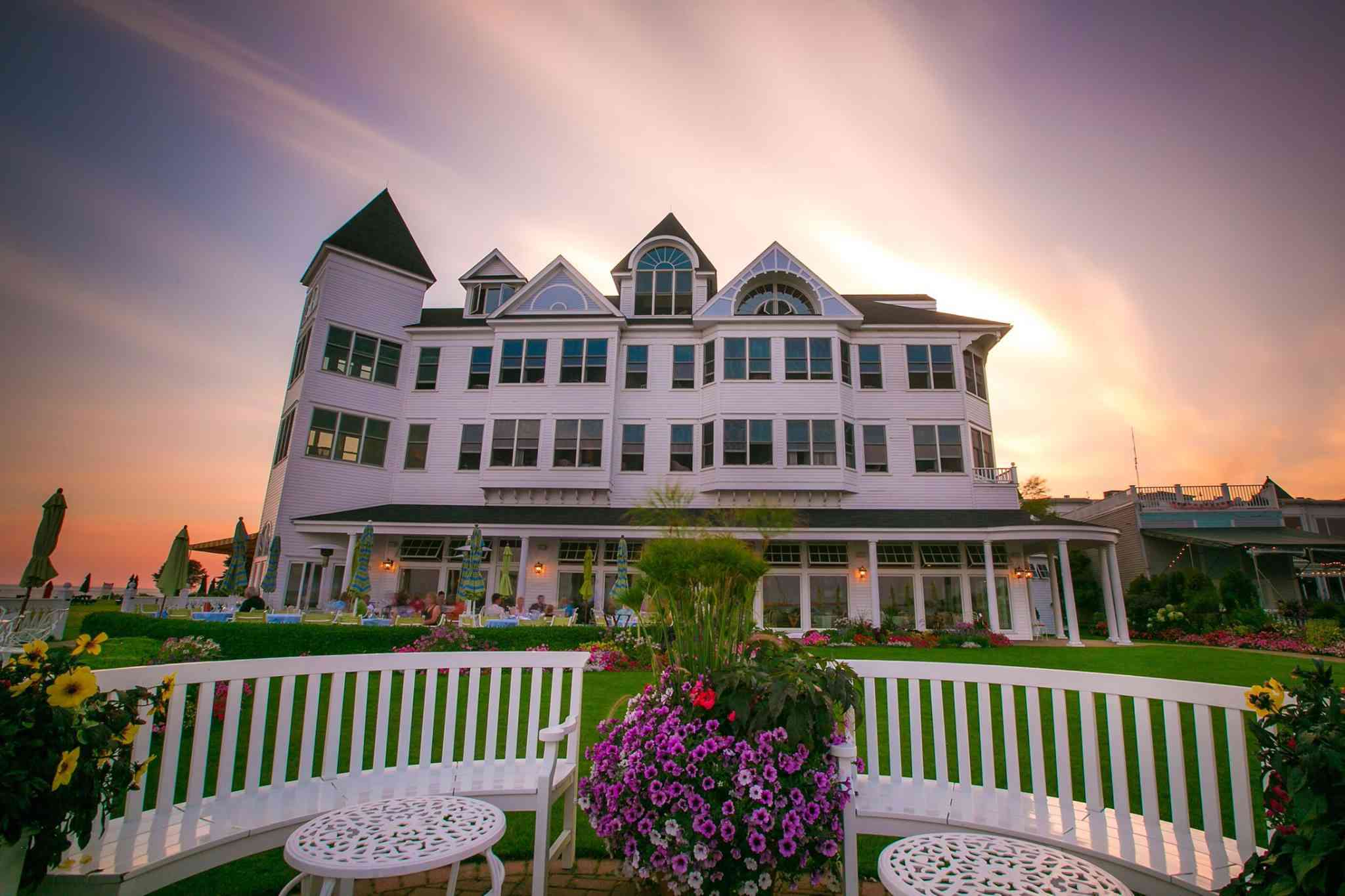 Hotels with Fireplace and Jacuzzi Michigan Beautiful Best Places to Stay On Historic Mackinac island