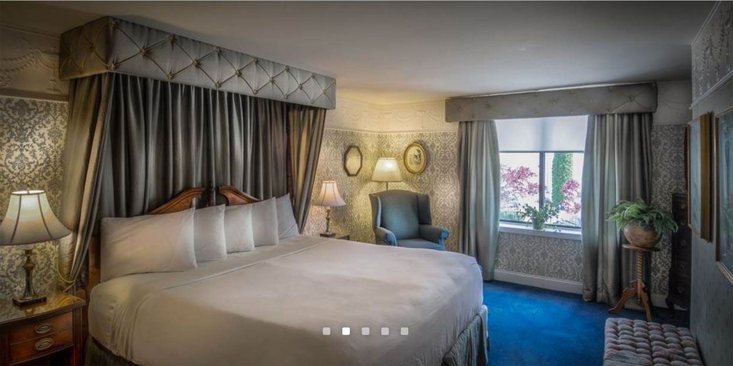 Honeymoon Hotels in Niagara Falls New York red niagara c55f9b58d5b1db5802