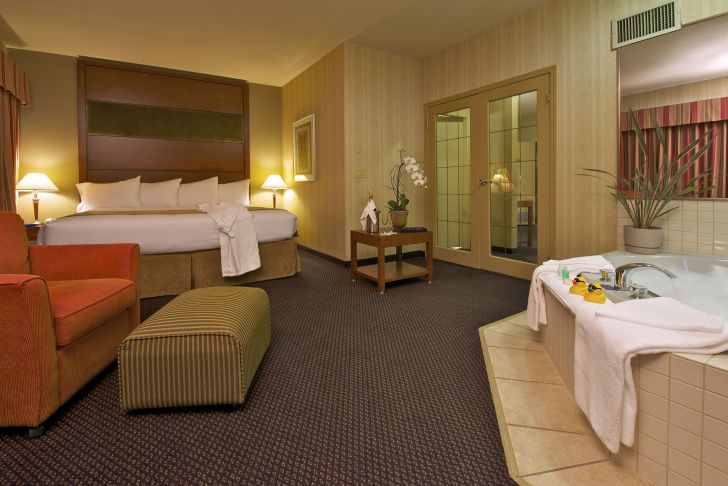 Hotels with Fireplace and Jacuzzi New Jacuzzi Suite Rooms and Services