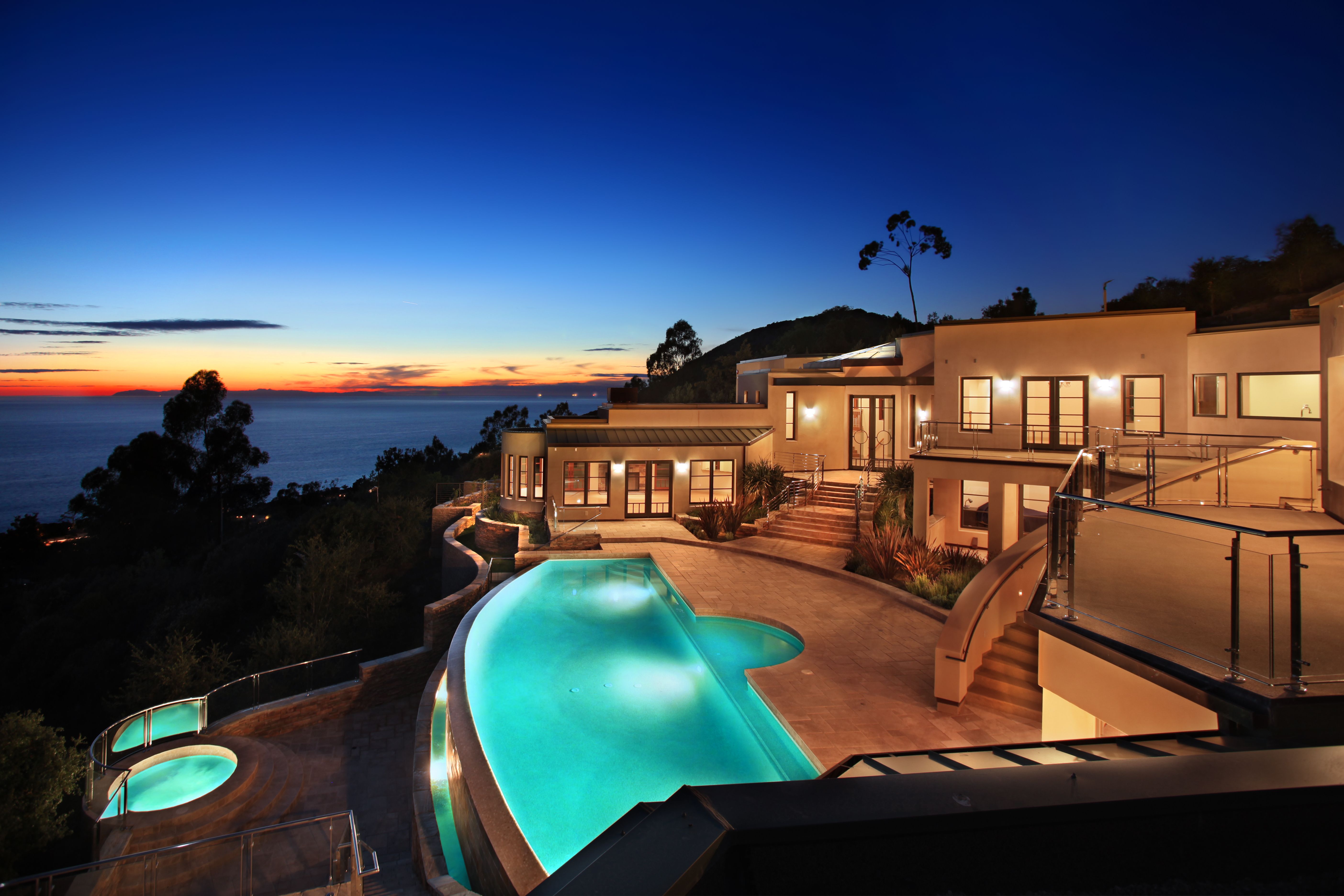 Infinity Fireplace Luxury An Infinity Pool Overlooks Laguna Beach From A Very Private