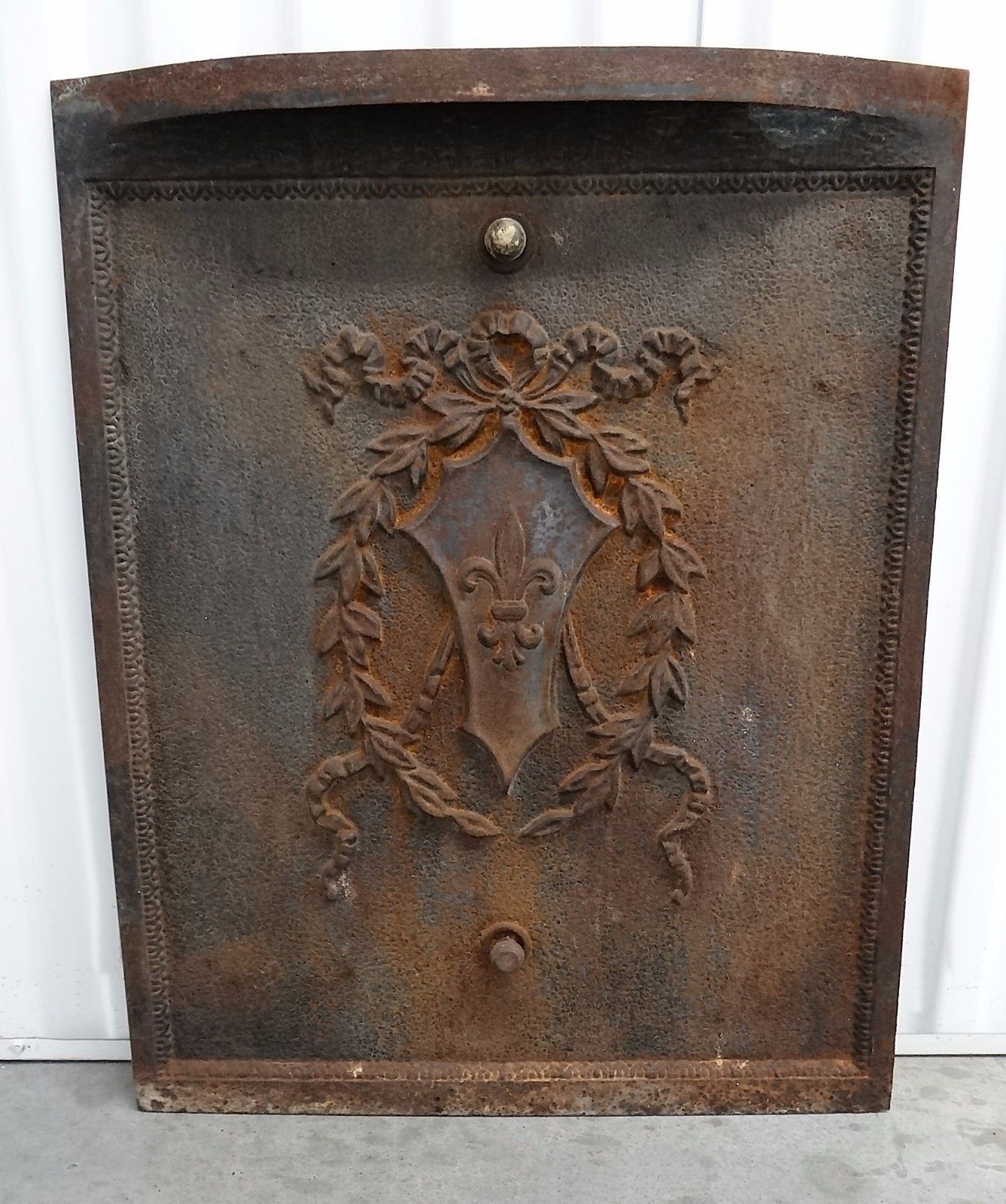 Kerosene Fireplace Beautiful Vintage 1930 S 1940 S Cast Iron Fleur De Lis Coat Of Arm