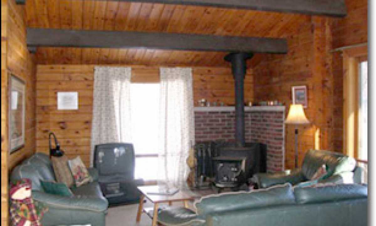 Muskoka Chalet For Rent Overlooking Penn Lake on Ski Hill 7246