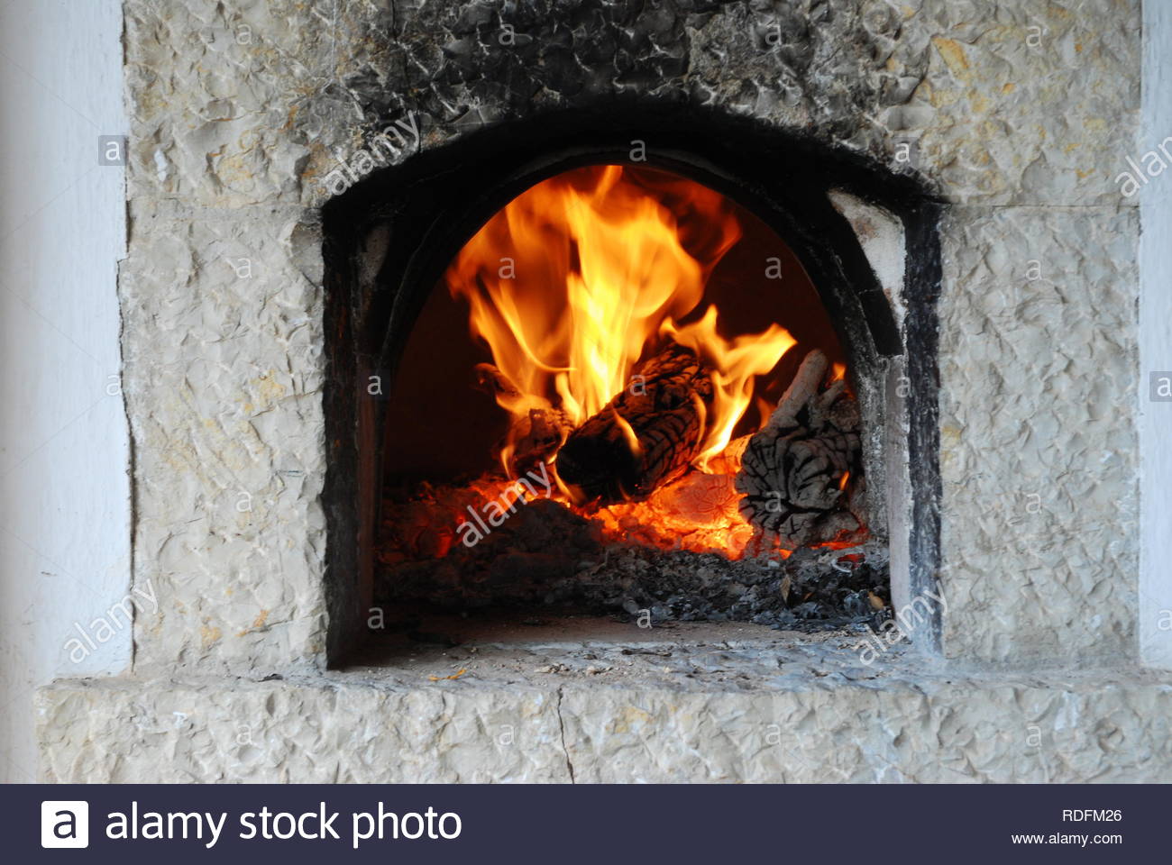 Outdoor Fireplace with Pizza Oven Fresh Firewood Oven Stock S & Firewood Oven Stock Alamy