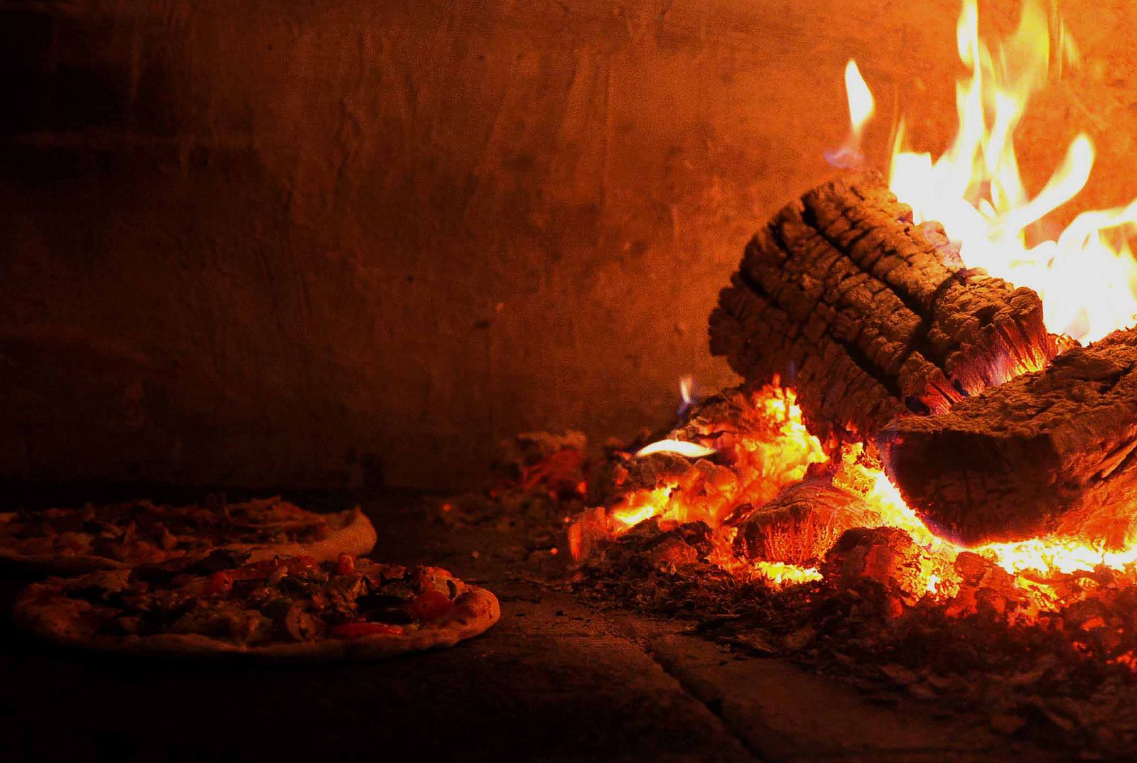 Pizza Oven Fireplace Combo Elegant Il Focolaio Pizza Montreal S Best Pizzeria Restaurant