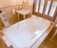 Poconos Hotels with Jacuzzi and Fireplace Awesome Hotels with Big Bathtubs for Traveling Couples