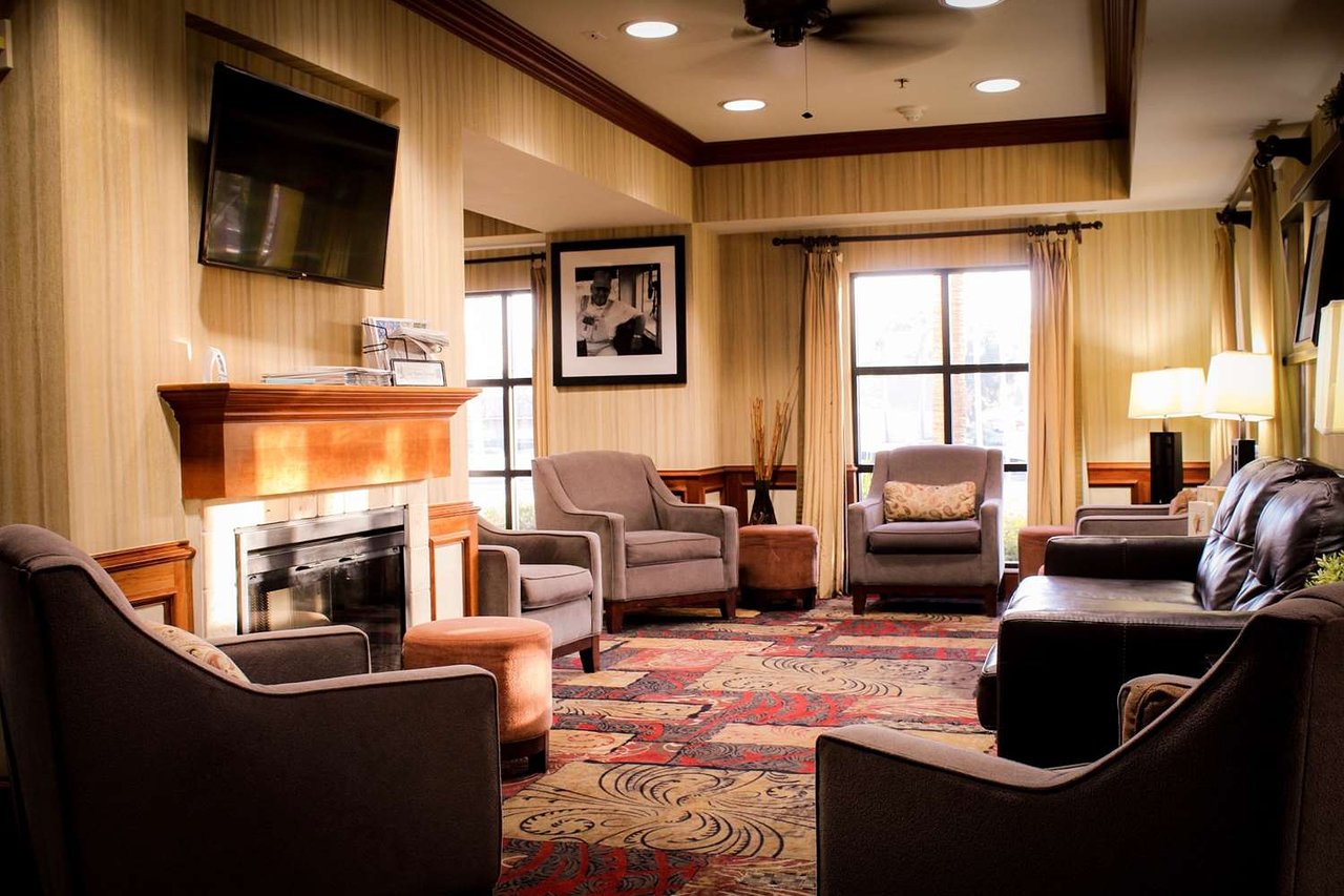 BEST WESTERN PLUS ARROWHEAD HOTEL $88 $̶1̶0̶3̶ Updated lobby