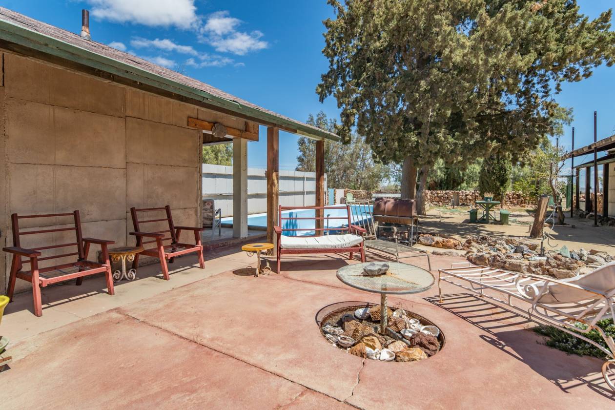 Horse property with dog kennels in Mojave CA 750d0026cf2ca5edccc050d3c6fe79ca7d2d3f0e big