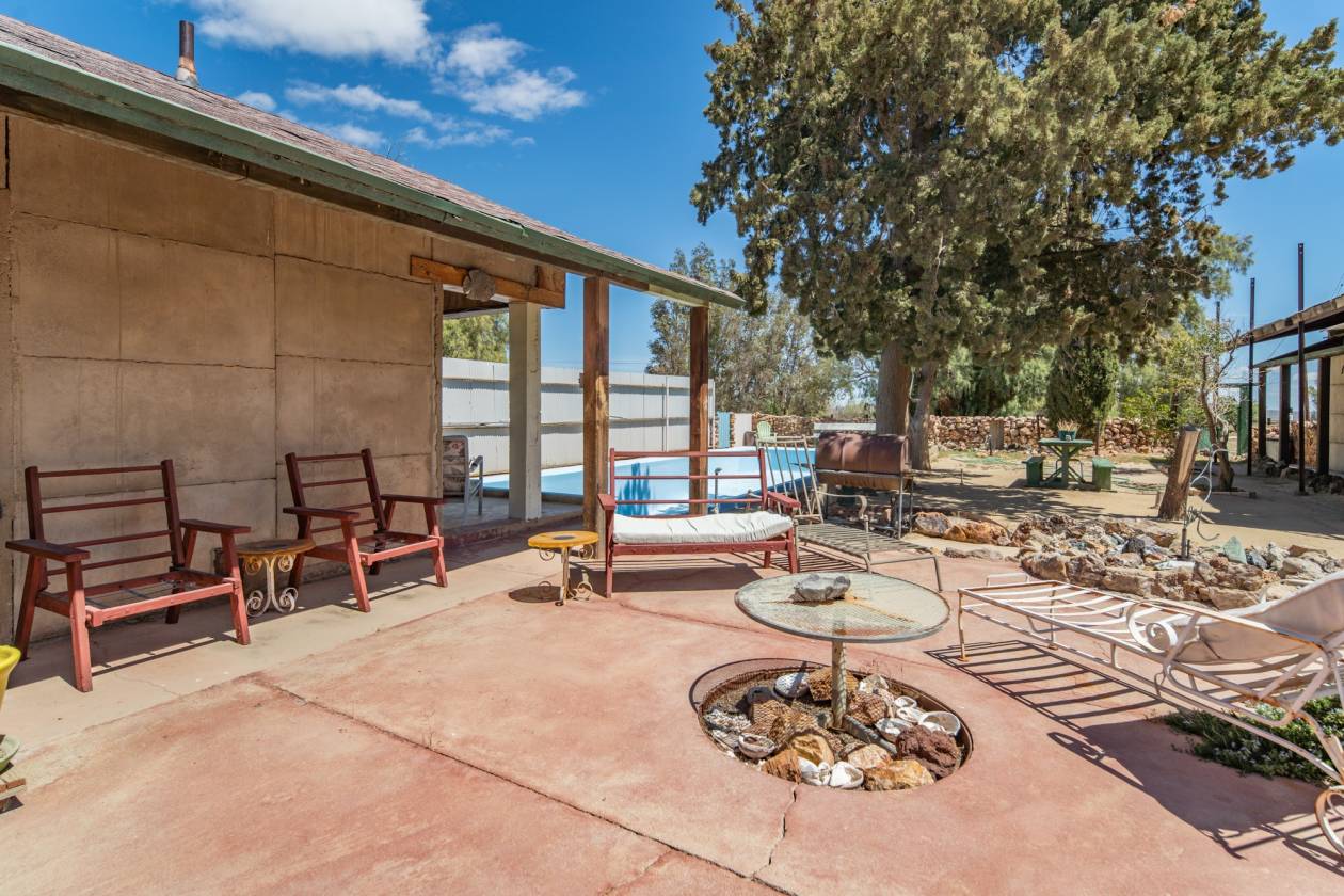 San Bernardino Fireplace Luxury Horse Property with Dog Kennels In Mojave Ca