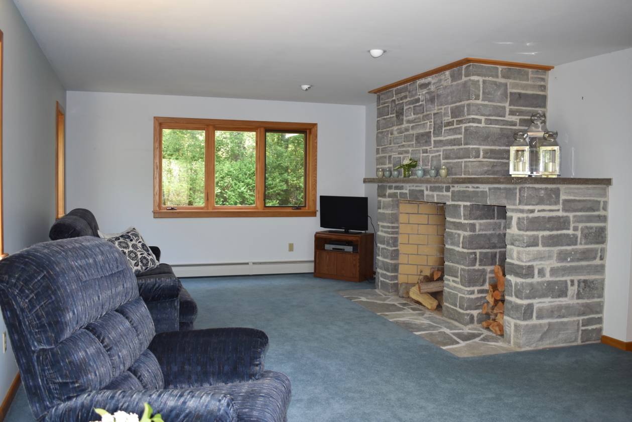 Saratoga Fireplace Beautiful Lake Champlain 4 Bedroom Waterfront House On 300 Feet Of