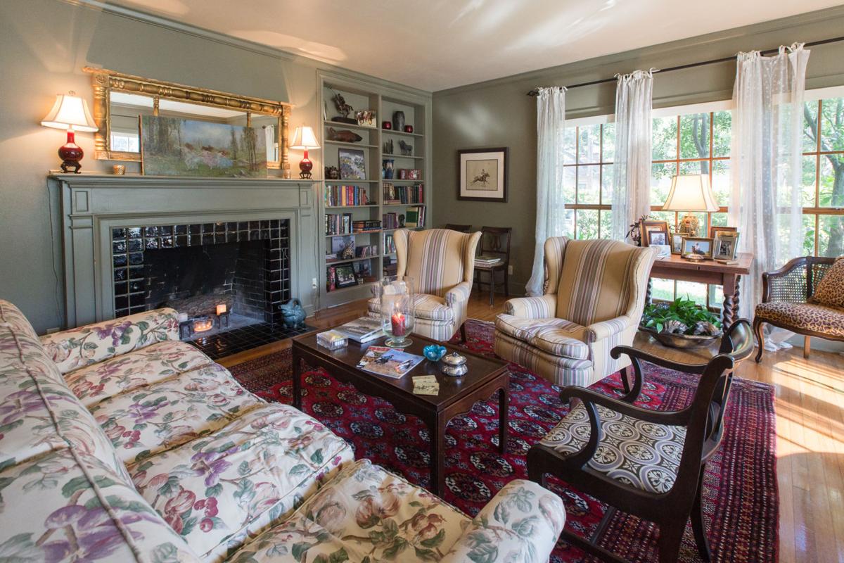 Downtown Victoria home boasts beautiful works of art 5a8dddbc age