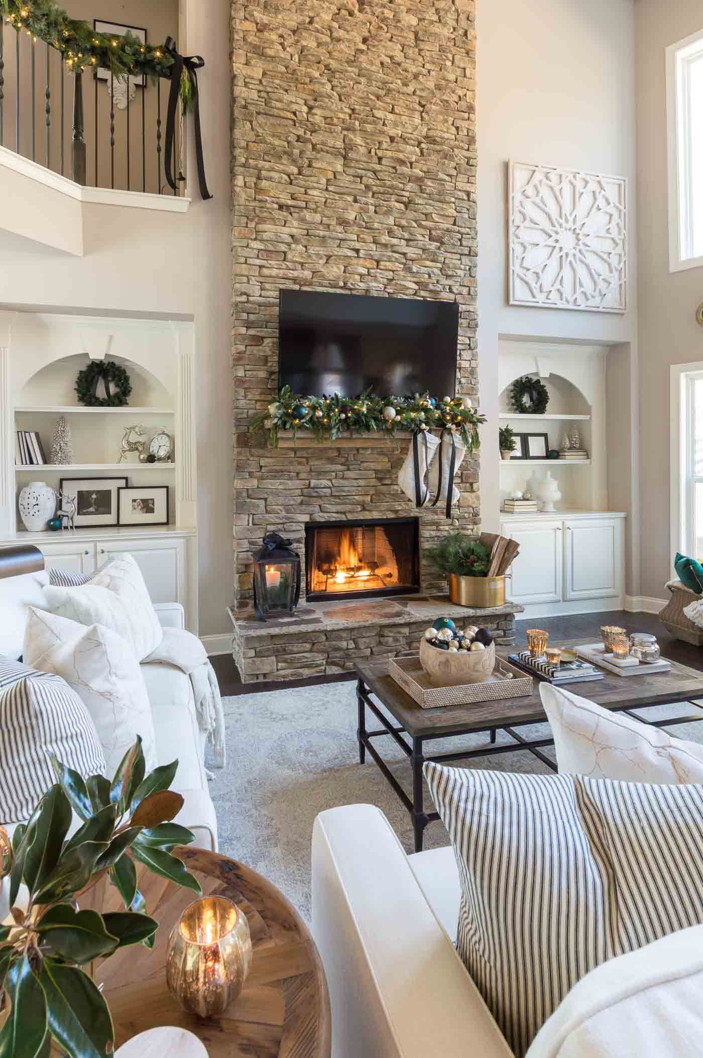 Shores Fireplace Beautiful Simple and Elegant Christmas Decorations In the Living Room