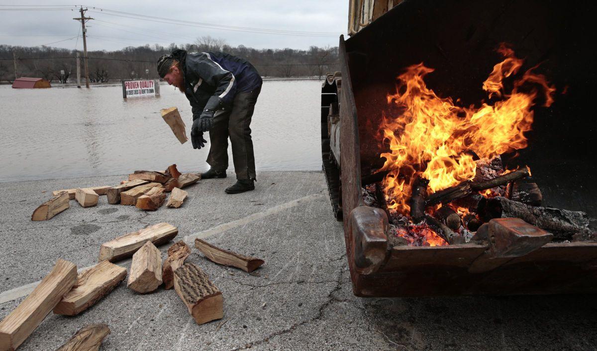 Spitfire Fireplace Heater Inspirational the New Year S Eve Flood Of 2015 Scenes We Won T for