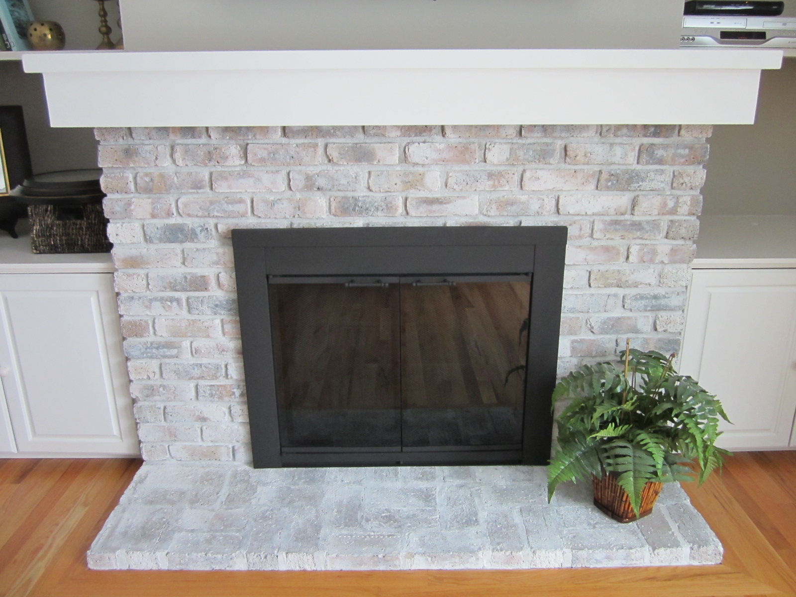 What Sheen to Paint Brick Fireplace Elegant Update Fireplace Doors with Spray Paint