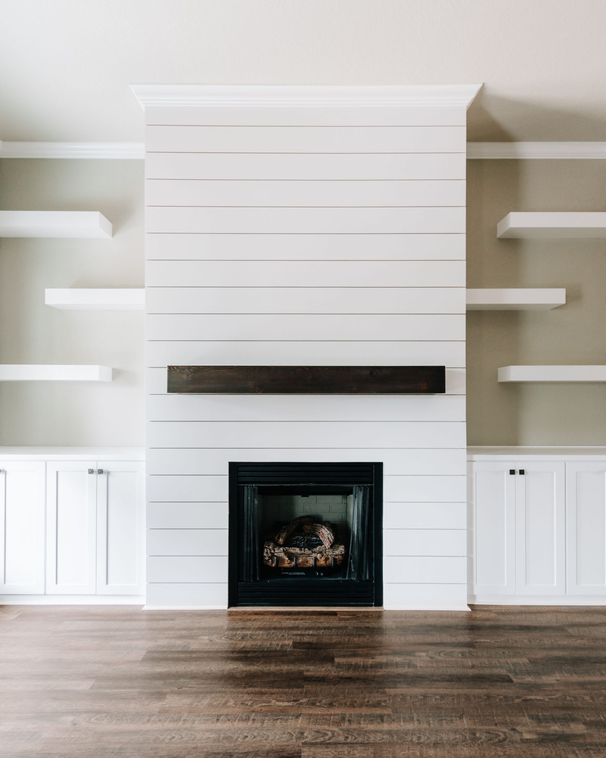 Modern rustic white shiplap fireplace featuring dark stained 63c0b08cd726d2ed99dcccc818b3a8a7
