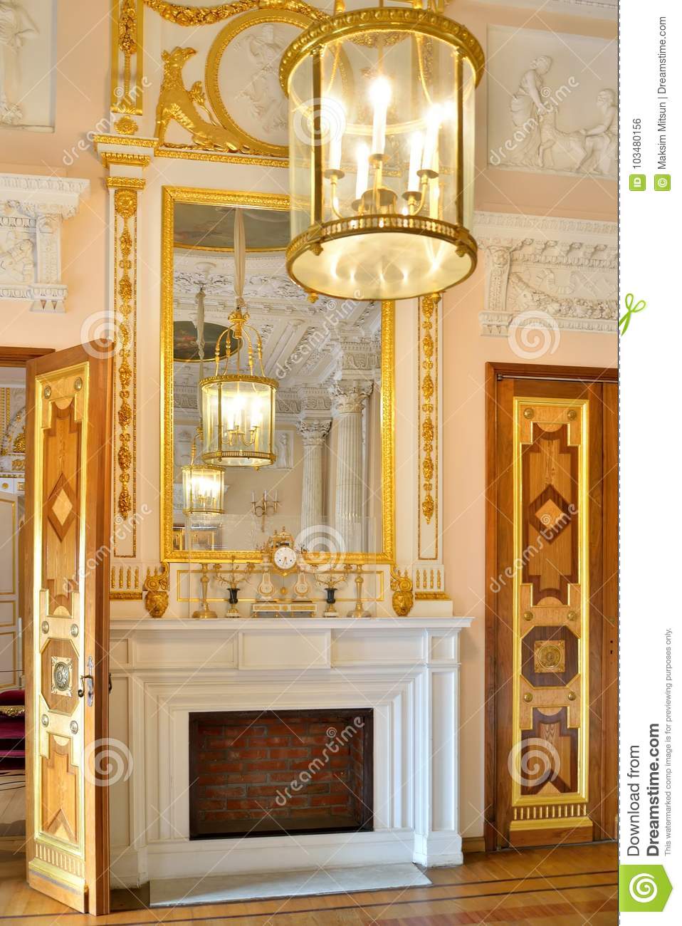 Fireplace Mirror Elegant the Fireplace Mirror and Chandelier In the Marble Dining
