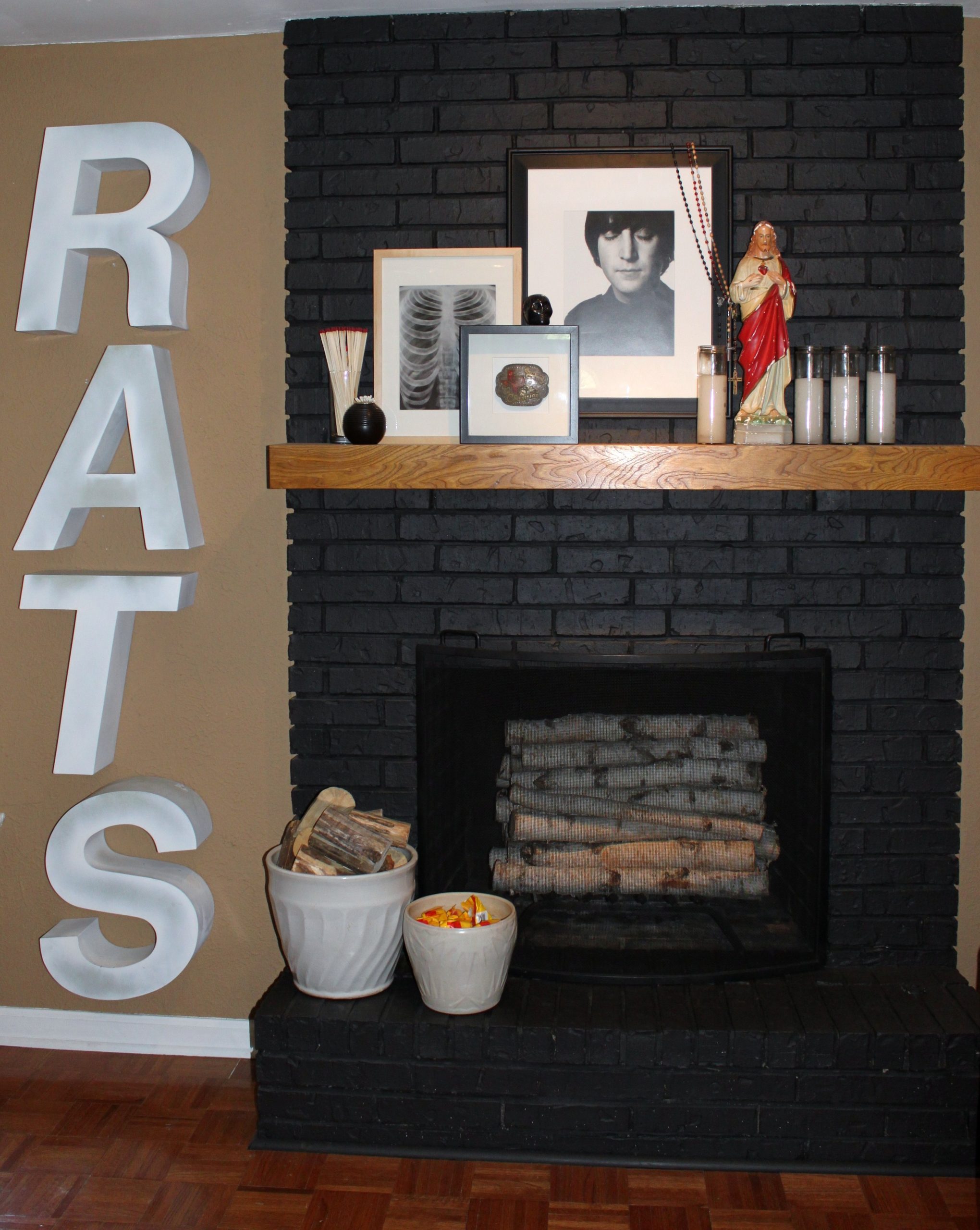 rats next to the mantle